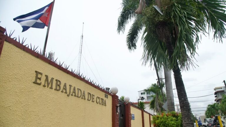 gobierno-pide-retiro-de-nueve-miembros-de-mision-cubana-5e9f489c-focus-0-0-896-504